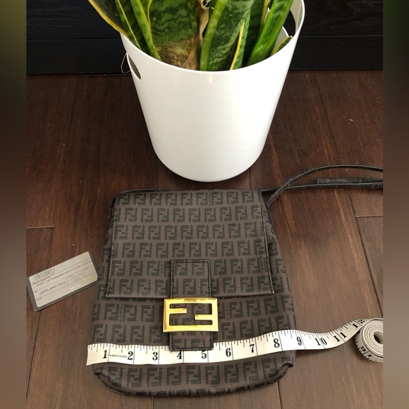 ❌SOLD❌ Authentic Fendi Zucchino Messenger Bag - Picture 2 of 16
